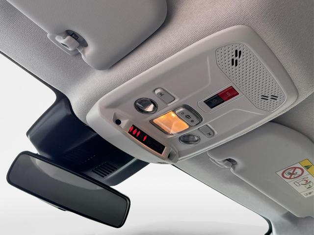 Peugeot / 208 / Schwarz / / / MAN6+KAMERA+NAVI+SHZ+LED+PDC+TEMPOMAT, Beispielbilder, ggf. teilweise mit Sonderausstattung