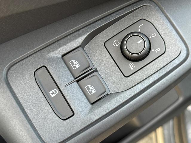 Volkswagen / Caddy Maxi / Grau / / / Caddy Maxi KAMERA+APP+PDC+ACC+LANE ASSIST, Beispielbilder, ggf. teilweise mit Sonderausstattung