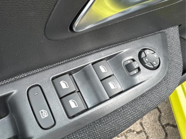 Peugeot / 208 / Gelb / / / MAN6+SHZ+LED+PDC+TEMPOMAT, Beispielbilder, ggf. teilweise mit Sonderausstattung