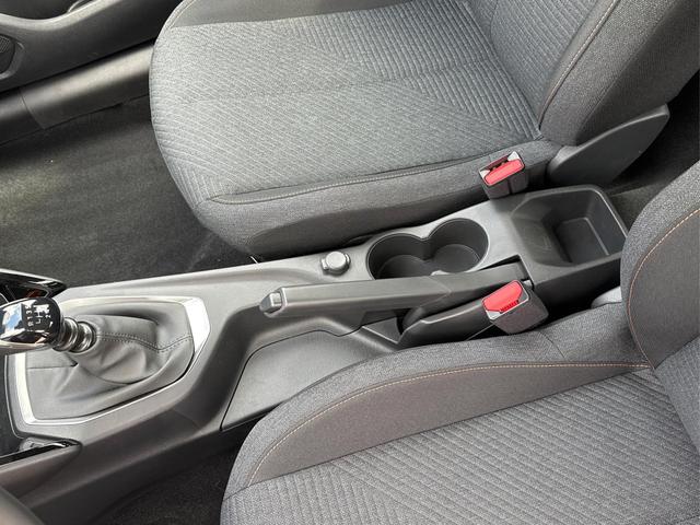 Peugeot / 208 / Schwarz / / / MAN6+SHZ+LED+PDC+TEMPOMAT, Beispielbilder, ggf. teilweise mit Sonderausstattung