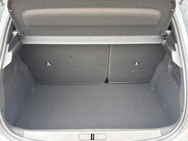 Peugeot / 208 / Grau / / / MAN6+SHZ+LED+PDC+TEMPOMAT, Beispielbilder, ggf. teilweise mit Sonderausstattung