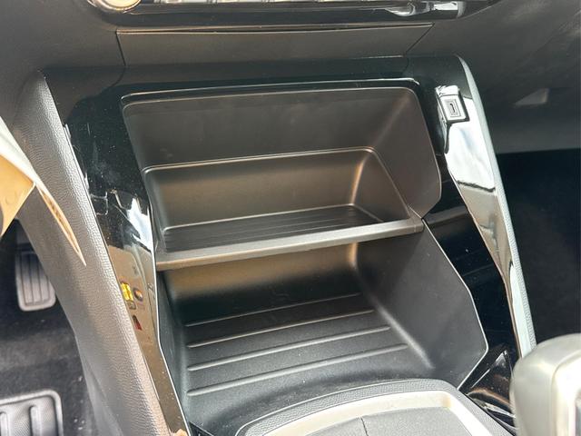 Peugeot / 208 / Grau / / / MAN6+SHZ+LED+PDC+TEMPOMAT, Beispielbilder, ggf. teilweise mit Sonderausstattung
