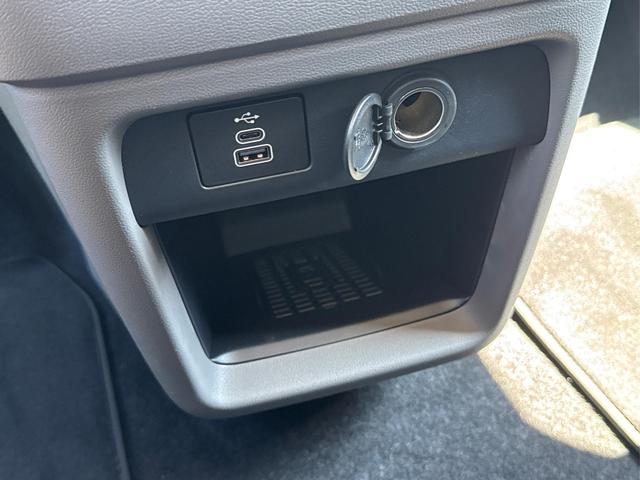 Volkswagen / T7 Caravelle / / / / KR+SHZ+AHK+GJR+KLIMAAUT.+ KAMERA+ PDC+ LED, Beispielbilder, ggf. teilweise mit Sonderausstattung