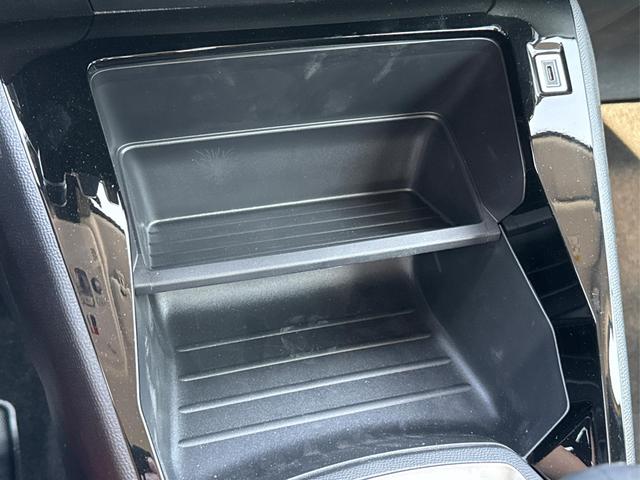 Peugeot / 208 / Gelb / / / MAN6+SHZ+LED+PDC+TEMPOMAT, Beispielbilder, ggf. teilweise mit Sonderausstattung