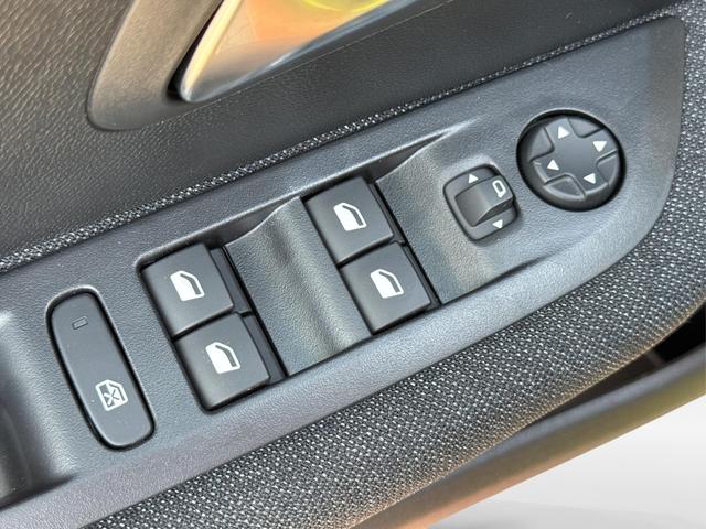 Peugeot / 208 / Gelb / / / MAN6+SHZ+LED+PDC+TEMPOMAT, Beispielbilder, ggf. teilweise mit Sonderausstattung