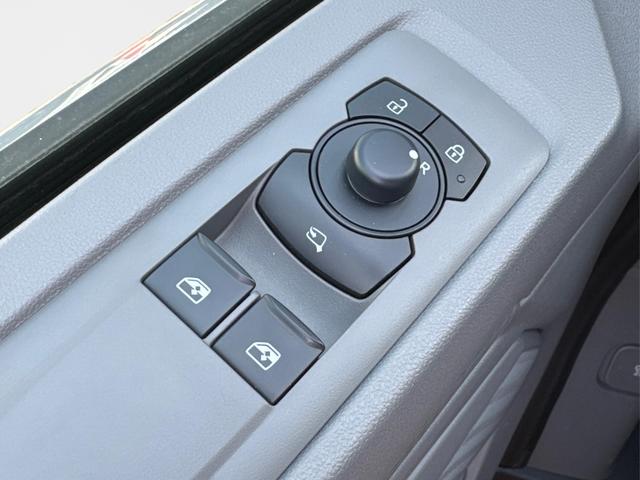 Volkswagen / T7 Caravelle / / / / LR+9 Sitze+AHK+KLIMAAUT.+KAMERA+PDC+LED, Beispielbilder, ggf. teilweise mit Sonderausstattung