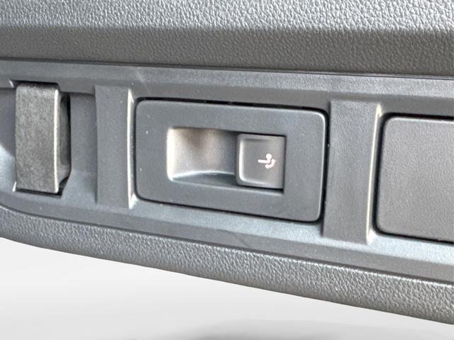 Skoda / Octavia Combi / Silber / / / ACC+AHK+eHK+KAM+PDC+LED+17 ALU+SHZ, Beispielbilder, ggf. teilweise mit Sonderausstattung