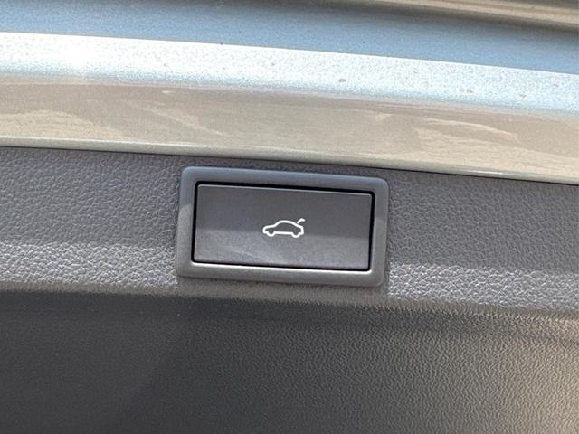Skoda / Octavia Combi / Silber / / / ACC+AHK+eHK+KAM+PDC+LED+17 ALU+SHZ, Beispielbilder, ggf. teilweise mit Sonderausstattung