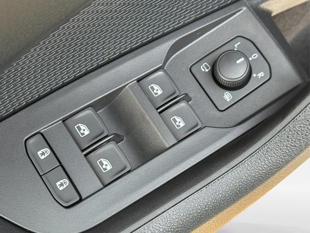 Skoda / Octavia Combi / Silber / / / ACC+AHK+eHK+KAM+PDC+LED+17 ALU+SHZ, Beispielbilder, ggf. teilweise mit Sonderausstattung
