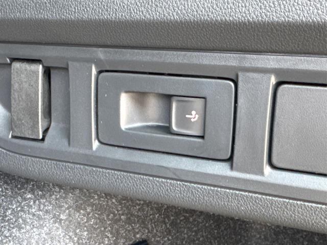Skoda / Octavia Combi / Silber / / / ACC+AHK+eHK+KAM+PDC+LED+17 ALU+SHZ, Beispielbilder, ggf. teilweise mit Sonderausstattung