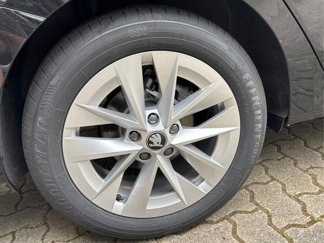 Skoda / Octavia Combi / Schwarz / / / ACC+AHK+eHK+KAM+PDC+LED+17 ALU+SHZ, Beispielbilder, ggf. teilweise mit Sonderausstattung