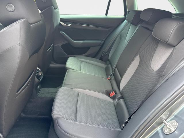 Skoda / Octavia Combi / Grau / / / ACC+AHK+eHK+KAM+PDC+LED+17 ALU+SHZ, Beispielbilder, ggf. teilweise mit Sonderausstattung