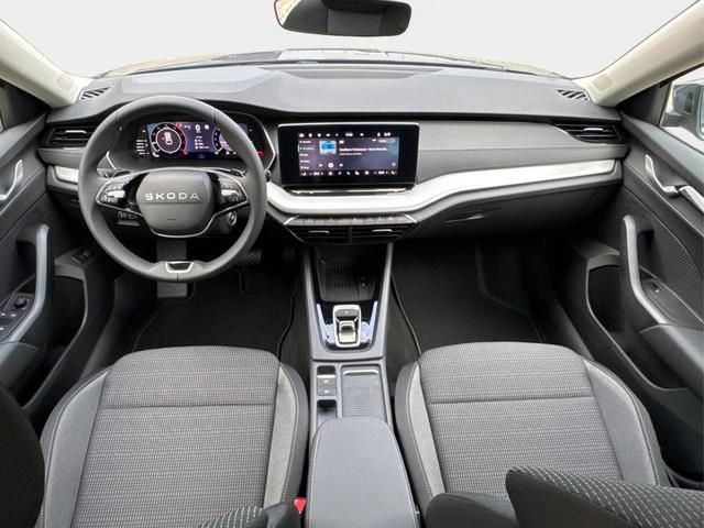 Skoda / Octavia Combi / Grau / / / ACC+AHK+eHK+KAM+PDC+LED+17 ALU+SHZ, Beispielbilder, ggf. teilweise mit Sonderausstattung