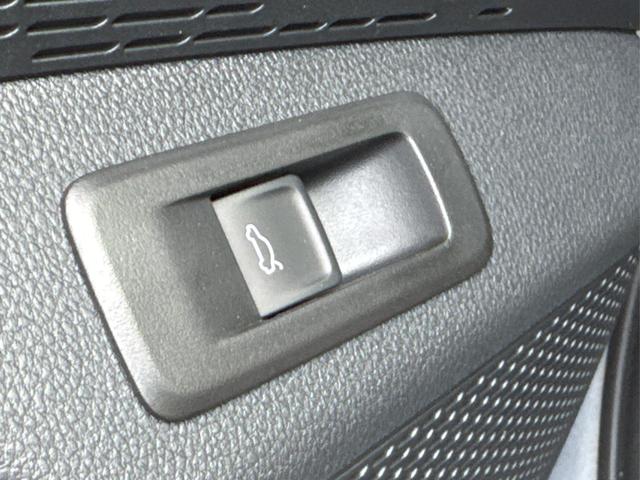 Skoda / Octavia Combi / Grau / / / ACC+AHK+eHK+KAM+PDC+LED+17 ALU+SHZ, Beispielbilder, ggf. teilweise mit Sonderausstattung