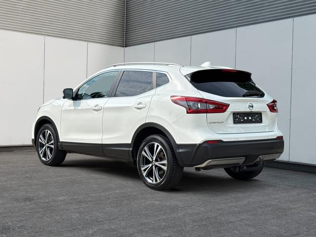 Nissan / Qashqai / Wei&szlig; / / / Qashqai 1.3 DIG-T 117 kW N-Connecta