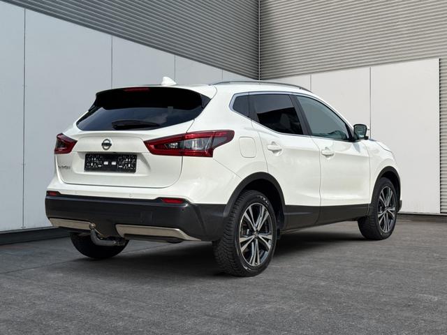 Nissan / Qashqai / Wei&szlig; / / / Qashqai 1.3 DIG-T 117 kW N-Connecta