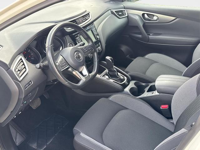 Nissan / Qashqai / Wei&szlig; / / / Qashqai 1.3 DIG-T 117 kW N-Connecta