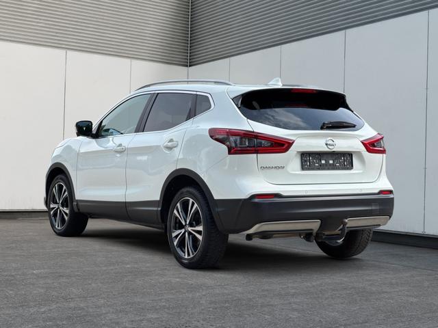 Nissan / Qashqai / Wei&szlig; / / / Qashqai 1.3 DIG-T 117 kW N-Connecta