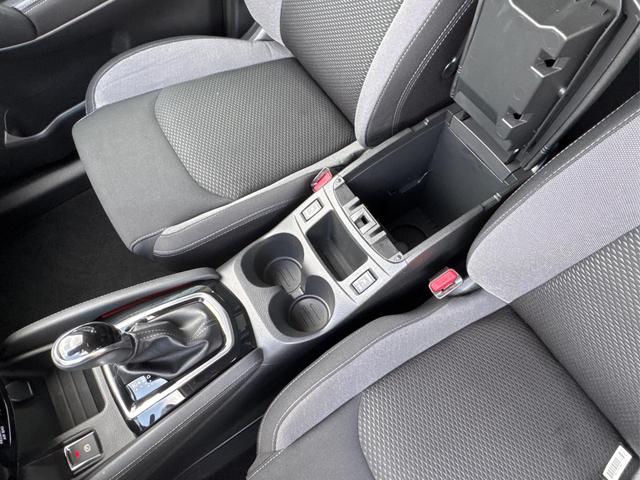 Nissan / Qashqai / Wei&szlig; / / / Qashqai 1.3 DIG-T 117 kW N-Connecta