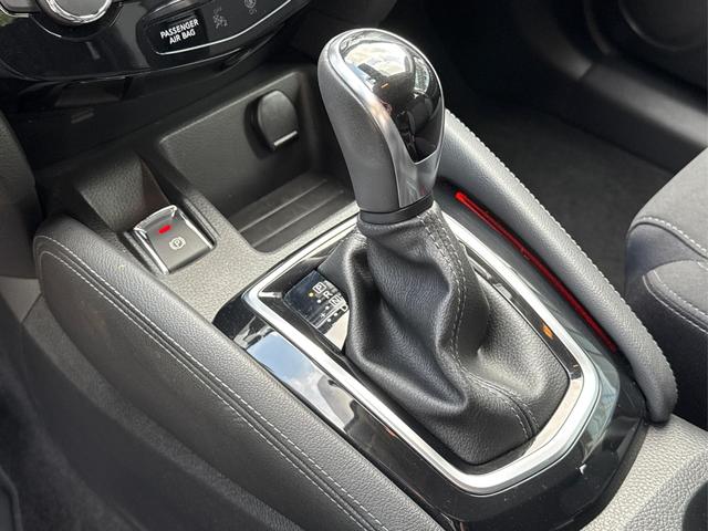 Nissan / Qashqai / Wei&szlig; / / / Qashqai 1.3 DIG-T 117 kW N-Connecta