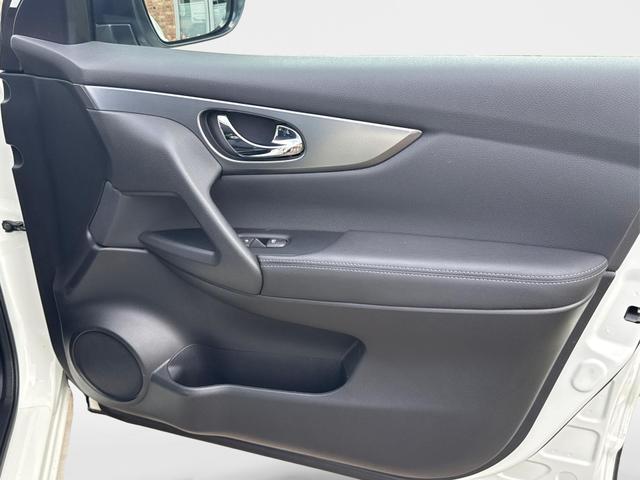Nissan / Qashqai / Wei&szlig; / / / Qashqai 1.3 DIG-T 117 kW N-Connecta