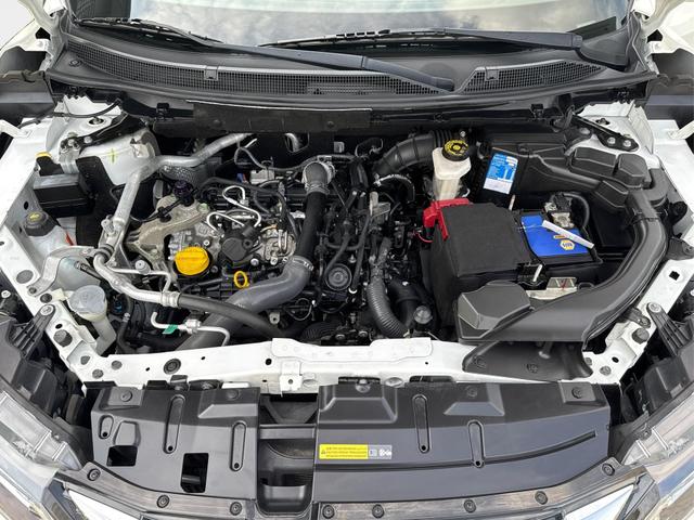 Nissan / Qashqai / Wei&szlig; / / / Qashqai 1.3 DIG-T 117 kW N-Connecta