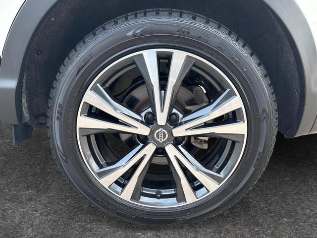 Nissan / Qashqai / Wei&szlig; / / / Qashqai 1.3 DIG-T 117 kW N-Connecta