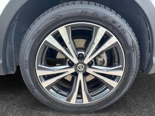 Nissan / Qashqai / Wei&szlig; / / / Qashqai 1.3 DIG-T 117 kW N-Connecta