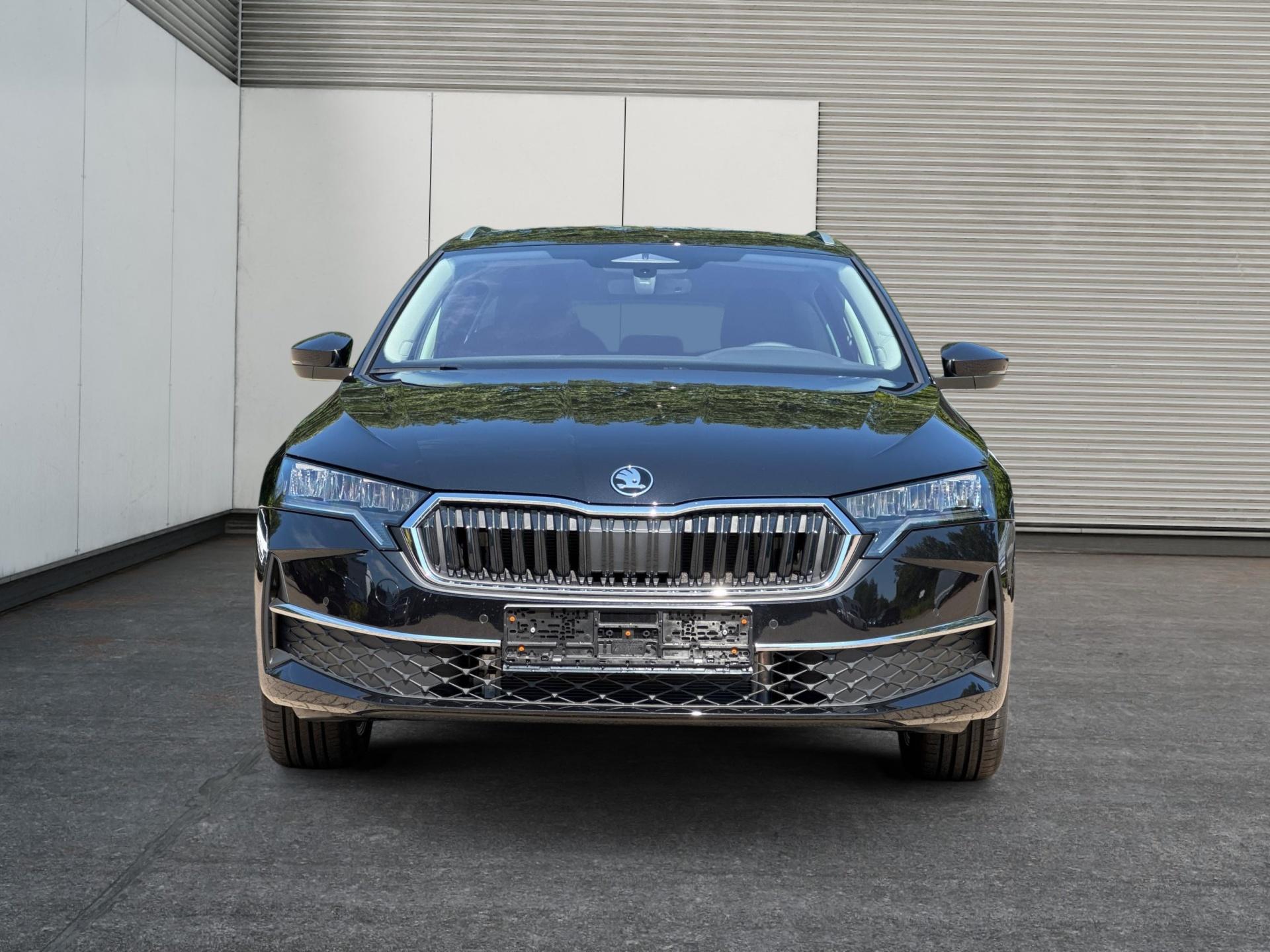 Skoda / Octavia Combi / Schwarz /  /  / ACC+AHK+eHK+KAM+PDC+LED+17 ALU+SHZ