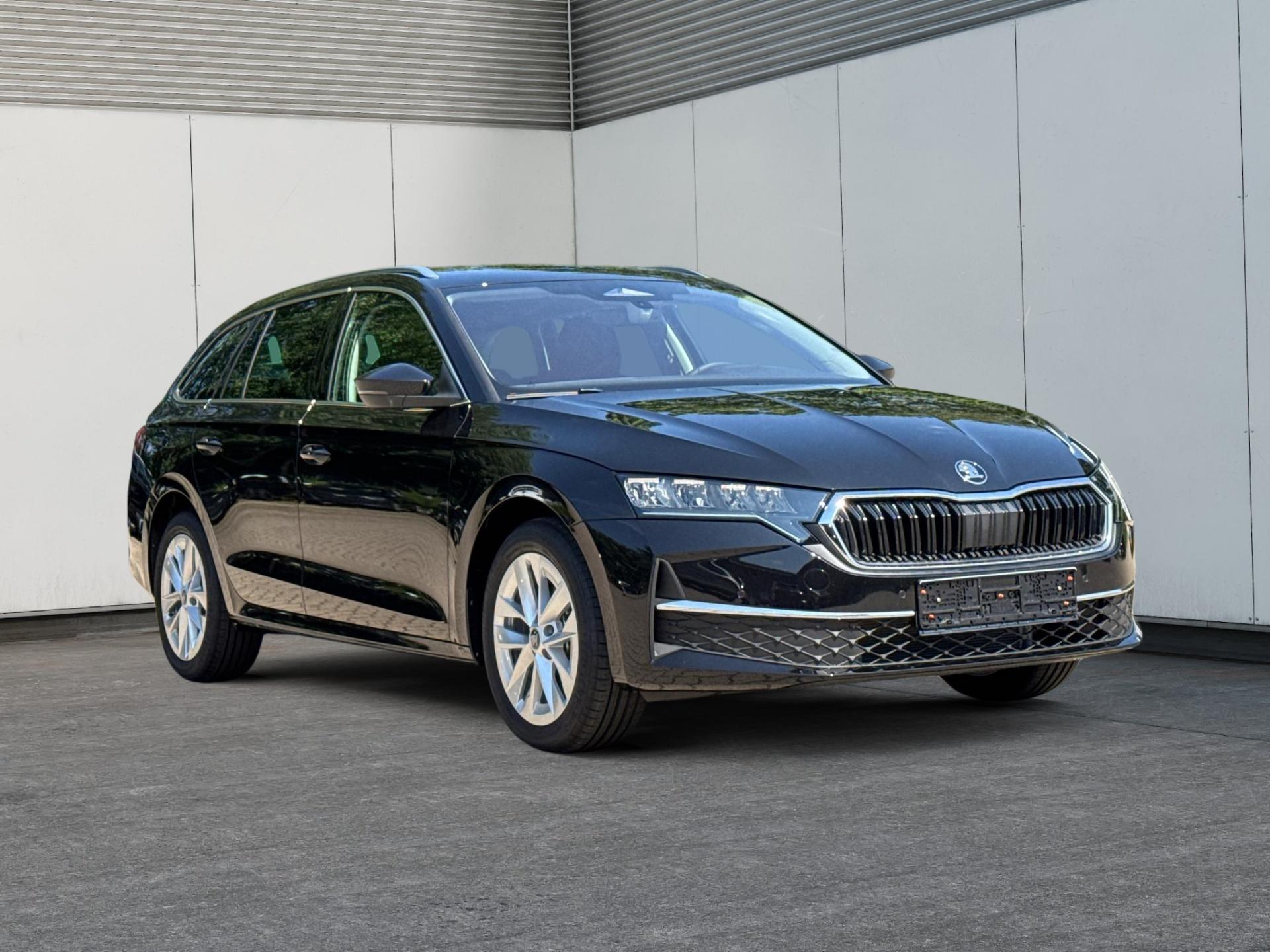 Skoda / Octavia Combi / Schwarz /  /  / ACC+AHK+eHK+KAM+PDC+LED+17 ALU+SHZ