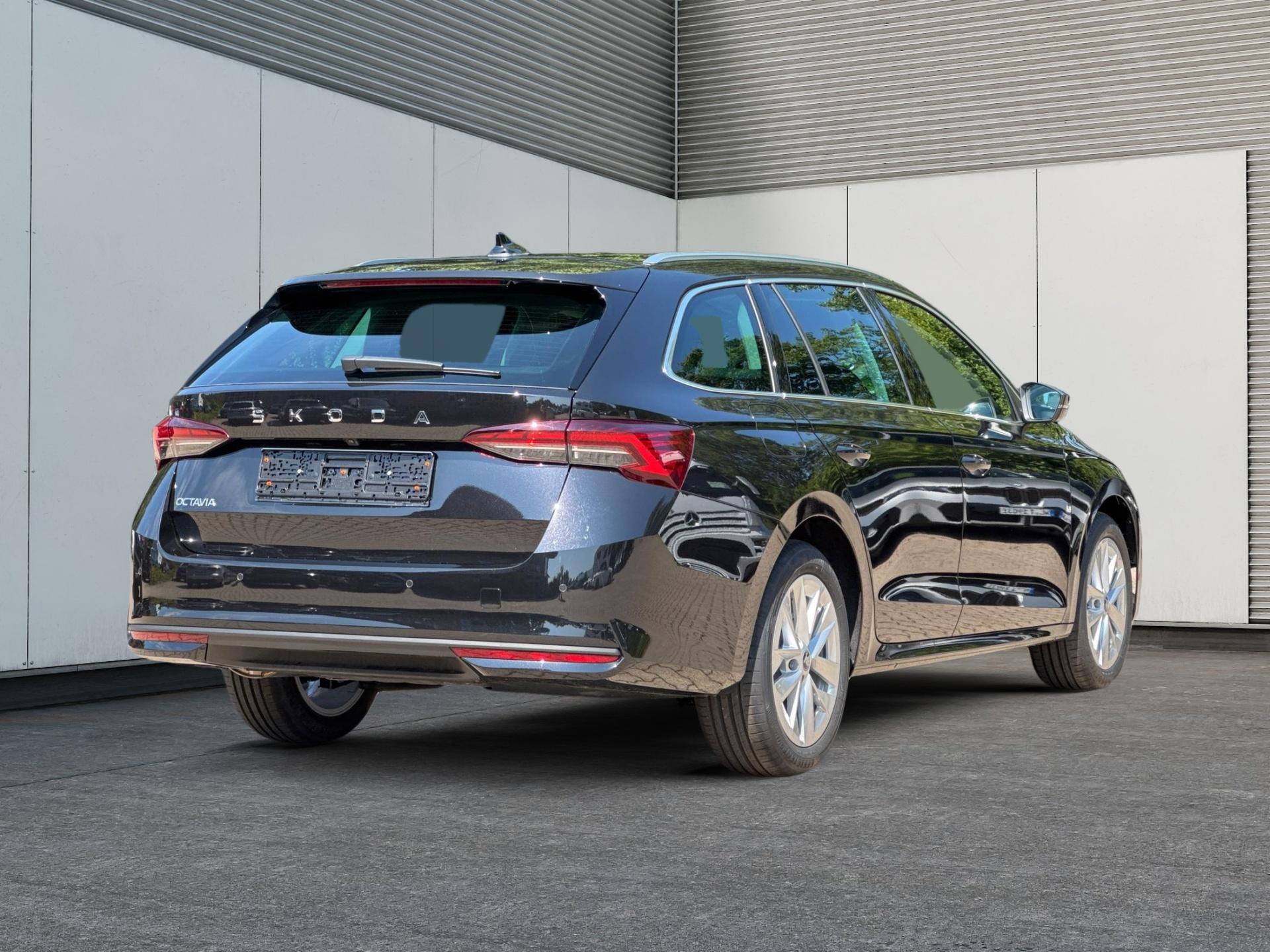 Skoda / Octavia Combi / Schwarz /  /  / ACC+AHK+eHK+KAM+PDC+LED+17 ALU+SHZ
