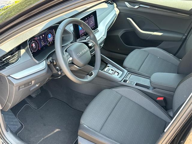 Skoda / Octavia Combi / Schwarz / / / ACC+AHK+eHK+KAM+PDC+LED+17 ALU+SHZ, Beispielbilder, ggf. teilweise mit Sonderausstattung