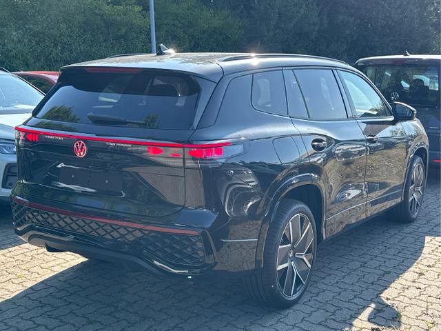 Volkswagen / Tayron / Schwarz / / / PLUG-IN+PANO+AHK+HuD+MATRIX+360 KAM+20ALU+ACC+eHK+BLACK STYLE, Beispielbilder, ggf. teilweise mit Sonderausstattung