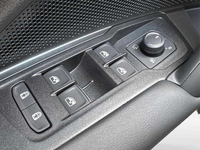 Volkswagen / Tayron / Silber / / / PLUG-IN+PANO+AHK+HuD+MATRIX+360 KAM+20ALU+ACC+eHK+BLACK STYLE
