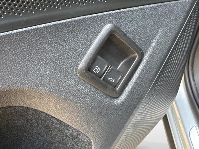 Volkswagen / Tayron / Silber / / / PLUG-IN+PANO+AHK+HuD+MATRIX+360 KAM+20ALU+ACC+eHK+BLACK STYLE