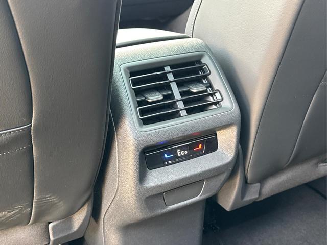 Volkswagen / Tayron / Silber / / / PLUG-IN+PANO+AHK+HuD+MATRIX+360 KAM+20ALU+ACC+eHK+BLACK STYLE