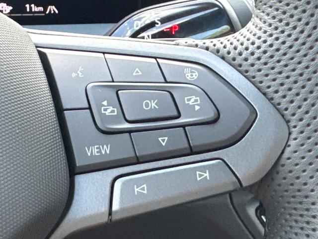 Volkswagen / Tayron / Silber / / / PLUG-IN+PANO+AHK+HuD+MATRIX+360 KAM+20ALU+ACC+eHK+BLACK STYLE