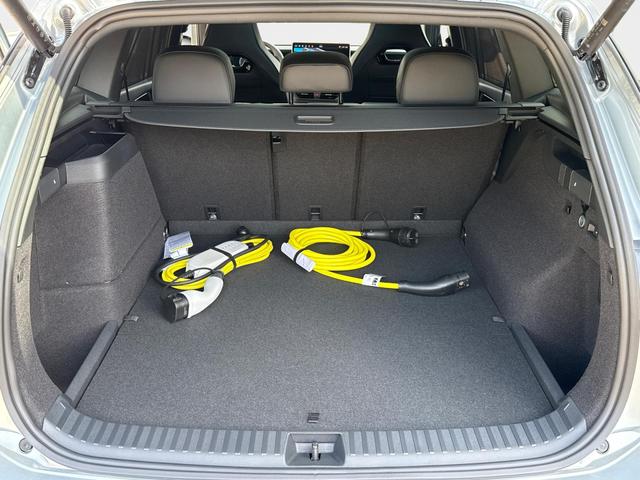 Volkswagen / Tayron / Silber / / / PLUG-IN+PANO+AHK+HuD+MATRIX+360 KAM+20ALU+ACC+eHK+BLACK STYLE