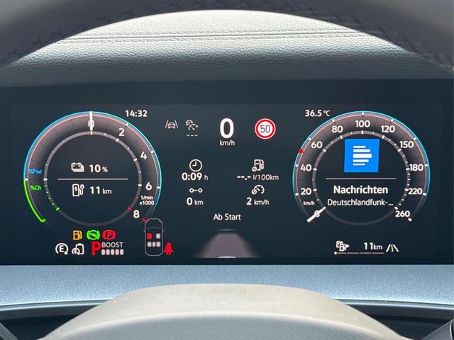Volkswagen / Tayron / Silber / / / PLUG-IN+PANO+AHK+HuD+MATRIX+360 KAM+20ALU+ACC+eHK+BLACK STYLE