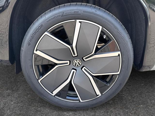 Volkswagen / Tayron / Silber / / / PLUG-IN+PANO+AHK+HuD+MATRIX+360 KAM+20ALU+ACC+eHK+BLACK STYLE
