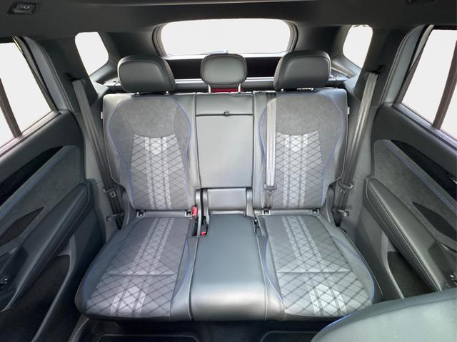 Volkswagen / Tayron / Silber / / / PLUG-IN+PANO+AHK+HuD+MATRIX+360 KAM+20ALU+ACC+eHK+BLACK STYLE
