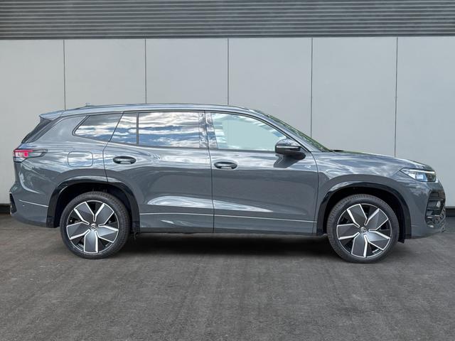Volkswagen / Tayron / Grau / / / PLUG-IN+PANO+AHK+HuD+MATRIX+360 KAM+20ALU+ACC+eHK+BLACK STYLE