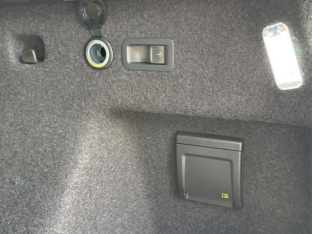 Volkswagen / Tayron / Grau / / / PLUG-IN+PANO+AHK+HuD+MATRIX+360 KAM+20ALU+ACC+eHK+BLACK STYLE