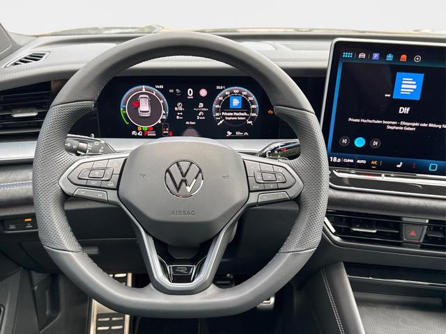 Volkswagen / Tayron / Grau / / / PLUG-IN+PANO+AHK+HuD+MATRIX+360 KAM+20ALU+ACC+eHK+BLACK STYLE