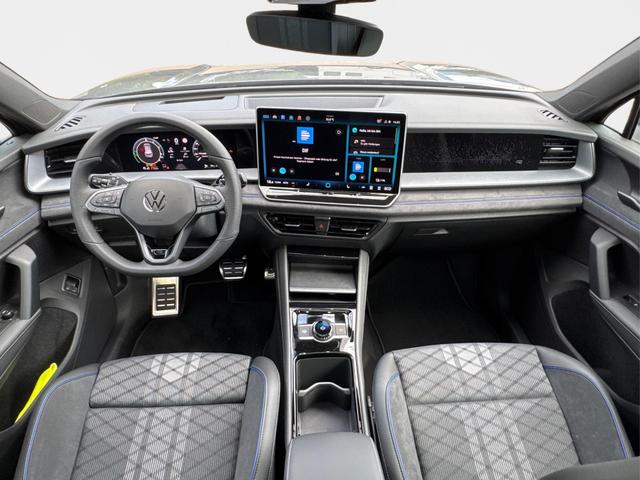 Volkswagen / Tayron / Grau / / / PLUG-IN+PANO+AHK+HuD+MATRIX+360 KAM+20ALU+ACC+eHK+BLACK STYLE