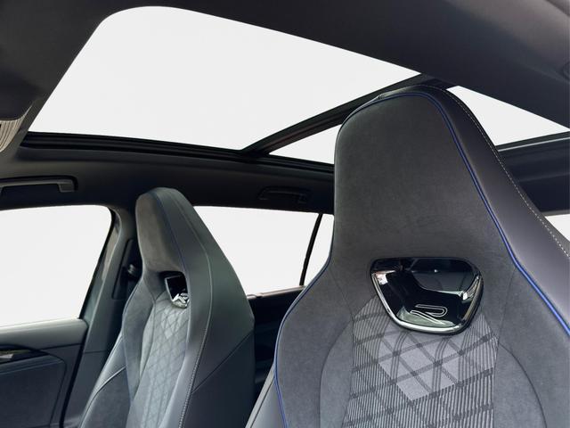 Volkswagen / Tayron / Grau / / / PLUG-IN+PANO+AHK+HuD+MATRIX+360 KAM+20ALU+ACC+eHK+BLACK STYLE