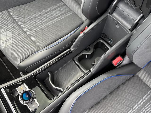 Volkswagen / Tayron / Grau / / / PLUG-IN+PANO+AHK+HuD+MATRIX+360 KAM+20ALU+ACC+eHK+BLACK STYLE