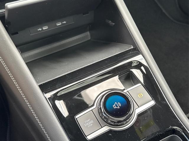 Volkswagen / Tayron / Grau / / / PLUG-IN+PANO+AHK+HuD+MATRIX+360 KAM+20ALU+ACC+eHK+BLACK STYLE