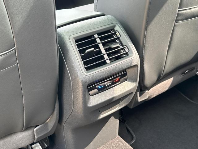 Volkswagen / Tayron / Grau / / / PLUG-IN+PANO+AHK+HuD+MATRIX+360 KAM+20ALU+ACC+eHK+BLACK STYLE