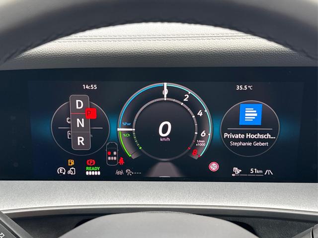 Volkswagen / Tayron / Grau / / / PLUG-IN+PANO+AHK+HuD+MATRIX+360 KAM+20ALU+ACC+eHK+BLACK STYLE